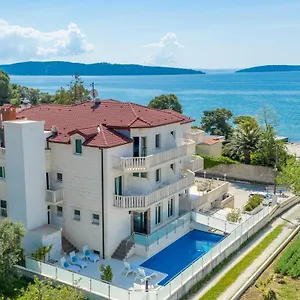 Hotel Riva With Swimming Pool